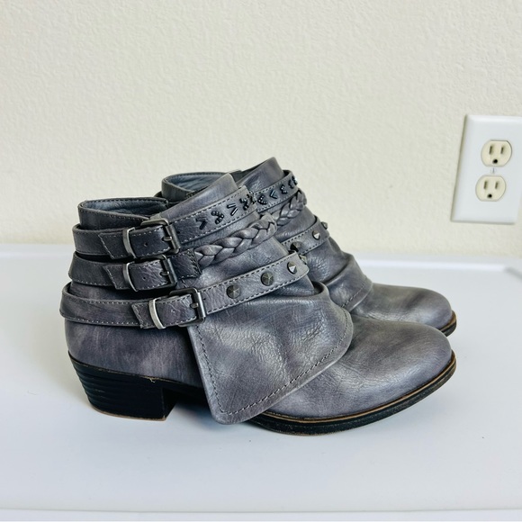RAMPAGE Terrain Grey Vegan Buckle Harness Studded Embellished Flap Booties - Picture 9 of 10